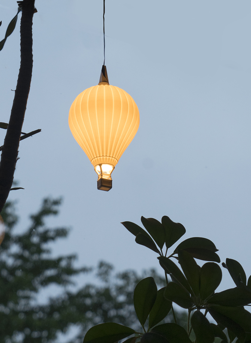 Ballon am Fenster